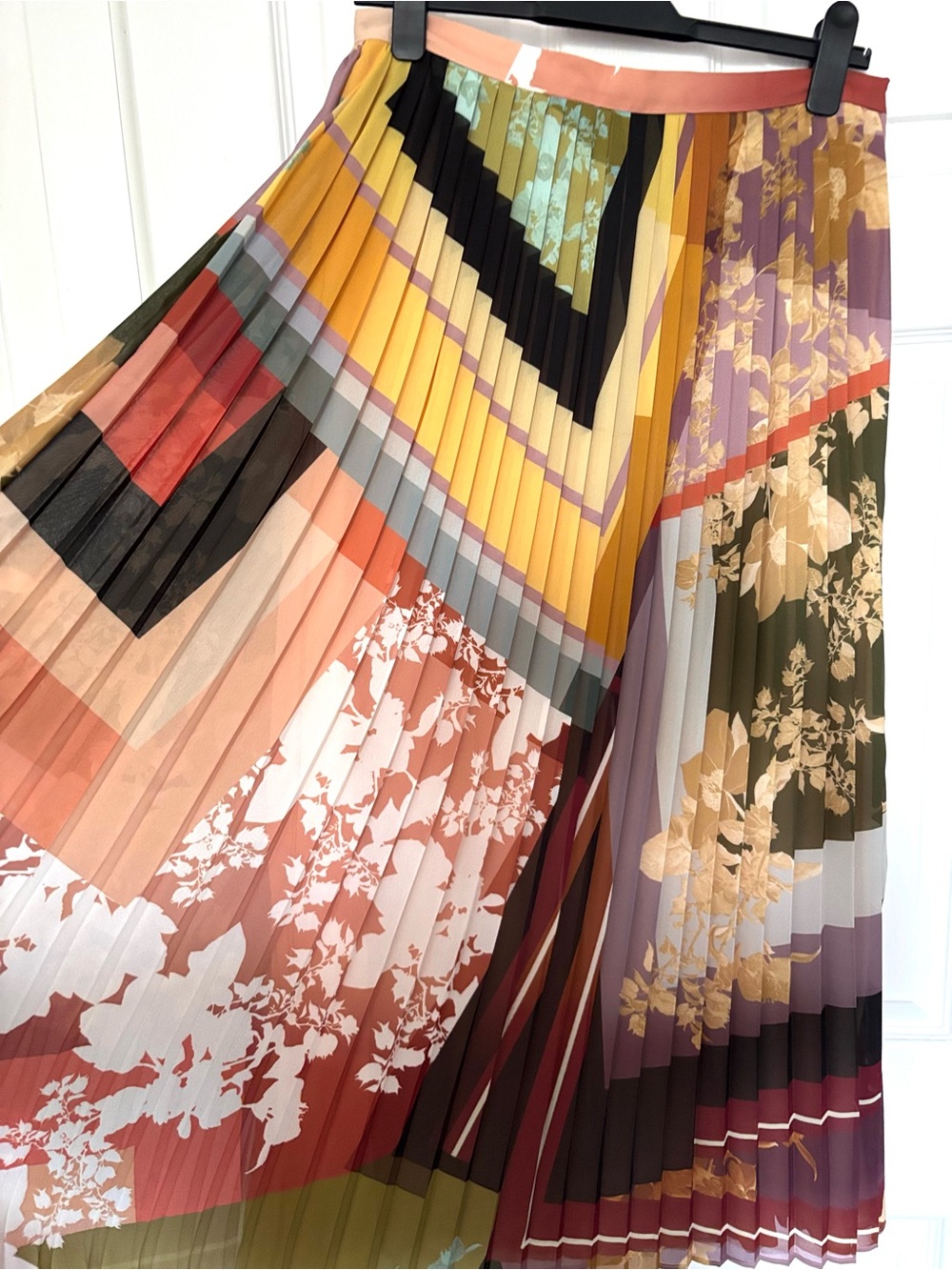 Pleated Multi-Color Floral Print Maxi Skirt - Picture 4 of 4